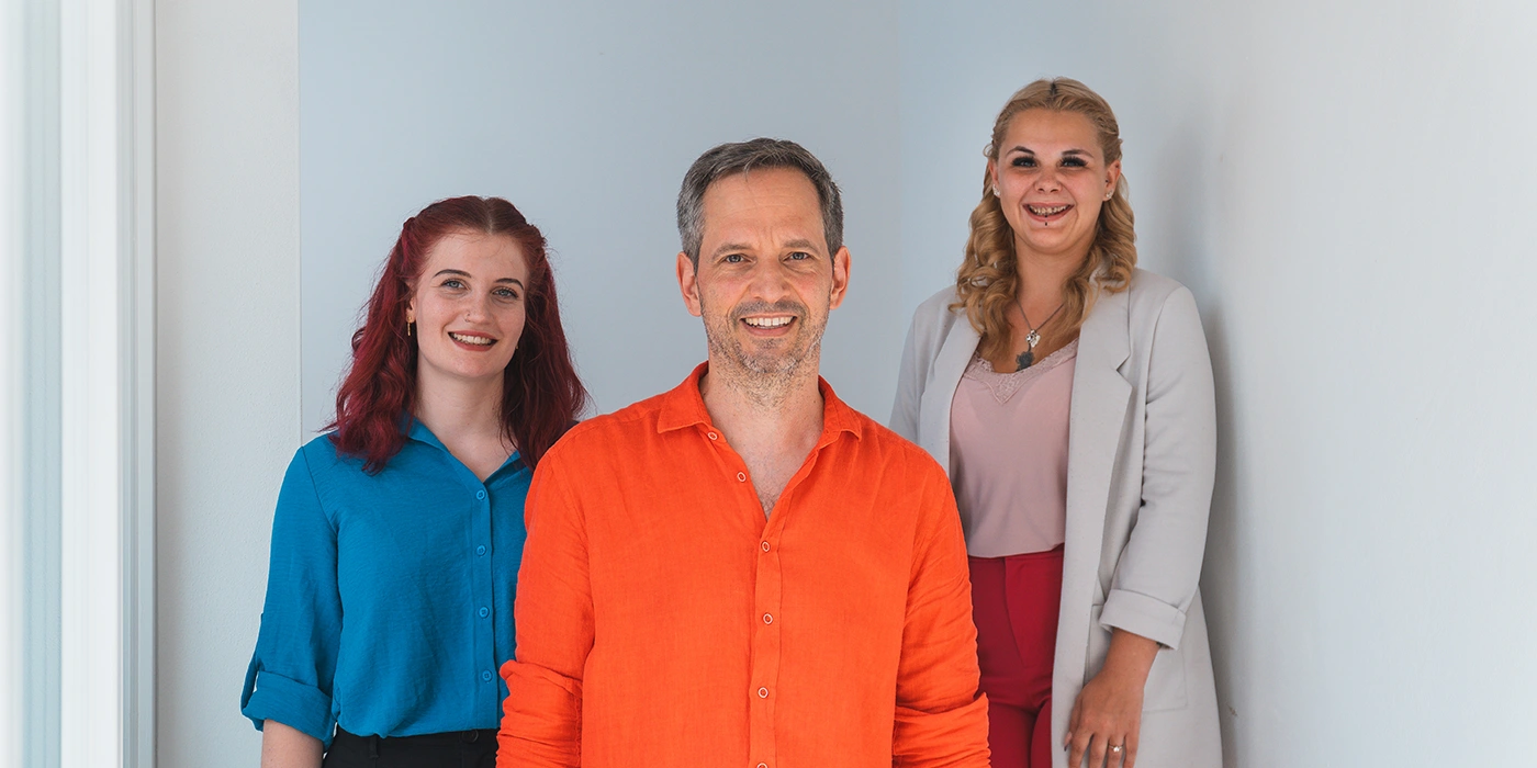 Versicherungsmakler Hubinger im Gespräch mit einem Kunden